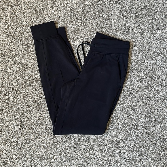 Lululemon On Track Jogger •• Black